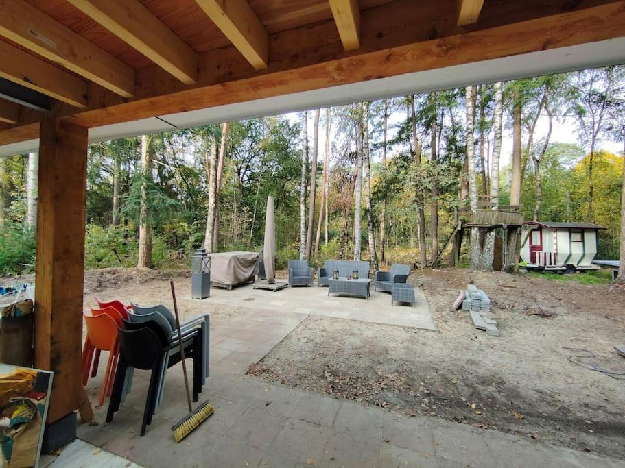Kindvriendelijke Bungalow In Het Bos Bij Zwemmeer. Vilsteren Luaran gambar