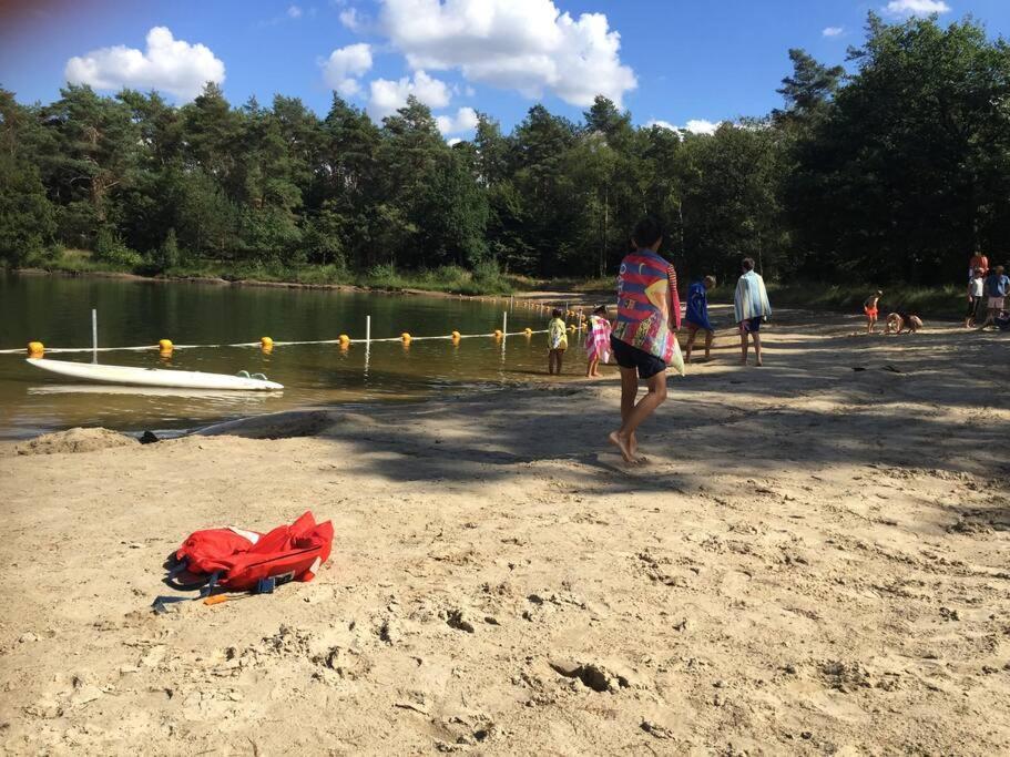 Kindvriendelijke Bungalow In Het Bos Bij Zwemmeer. Vilsteren Luaran gambar