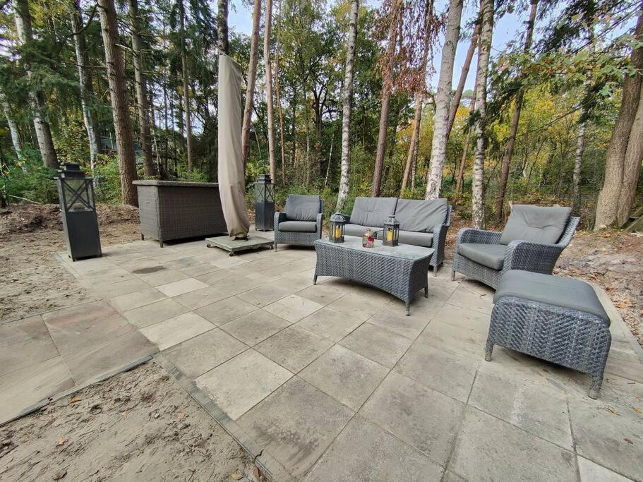 Kindvriendelijke Bungalow In Het Bos Bij Zwemmeer. Vilsteren Luaran gambar