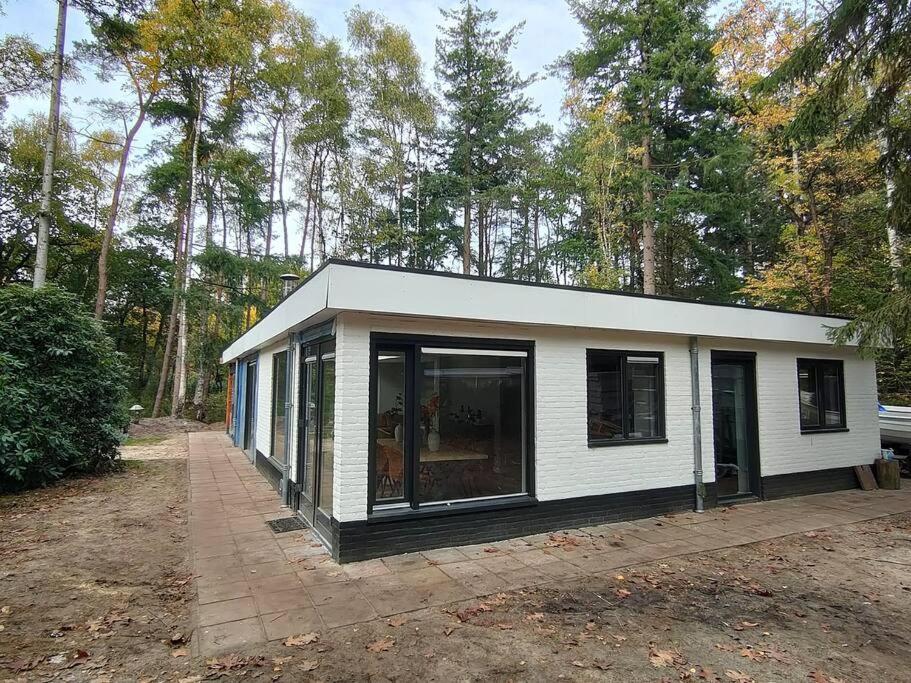 Kindvriendelijke Bungalow In Het Bos Bij Zwemmeer. Vilsteren Luaran gambar